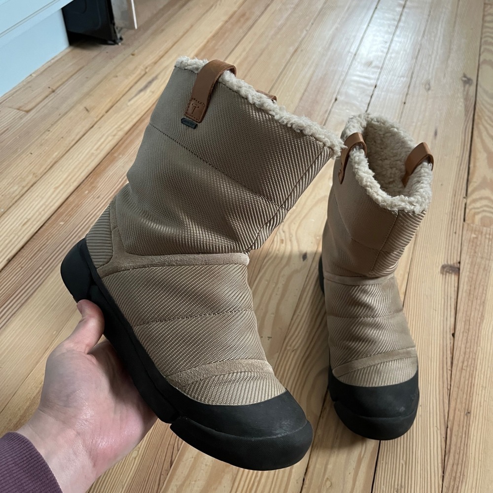 Clarks Gore-Tex Tan Puffer Winter Boots Faux Shearling Lined Waterproof Womens 7